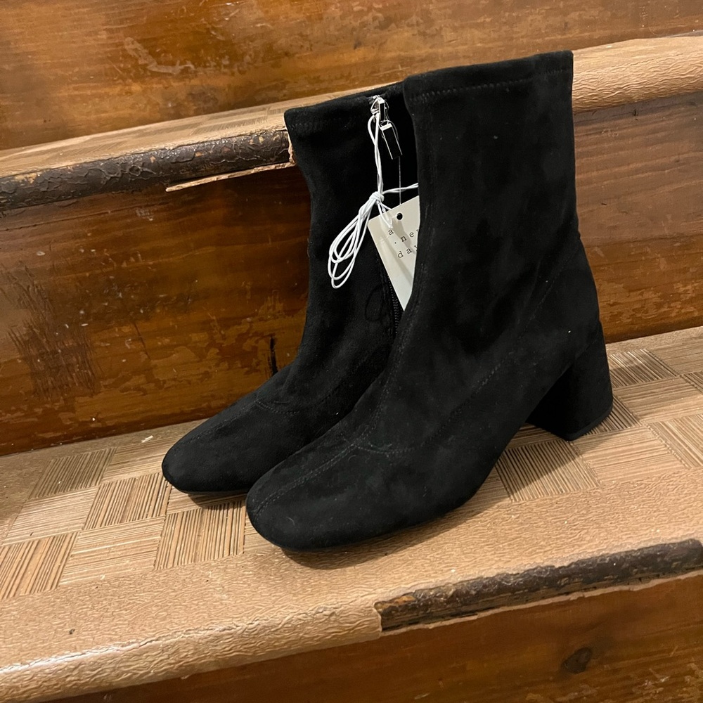 Brand New Women Fashion Boots size 6